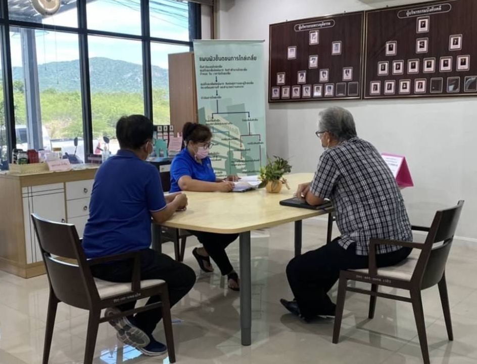 ﻿สำนักงานบังคับคดีจังหวัดประจวบคีรีขันธ์ สาขาหัวหิน จัดโครงการไกล่เกลี่ยทั่วไทยร่วมใจช่วยเหลือลูกหนี้ที่ได้รับผลกระทบจากไวรัสโคโรนา 2019 (COVID-19) ครั้งที่ 2 ได้สำเร็จทุนทรัพย์กว่า 6 แสนบาท